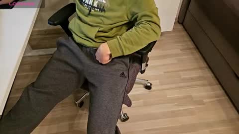 tree1989 online show from October 20, 6:56 pm