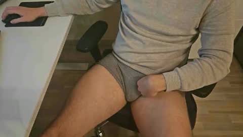 tree1989 online show from December 12, 7:59 pm