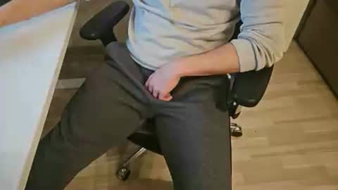 tree1989 online show from December 31, 7:51 pm