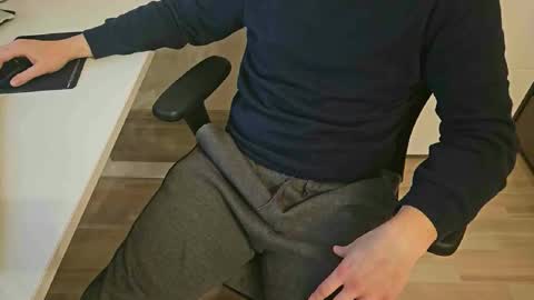 tree1989 online show from January 3, 8:11 pm