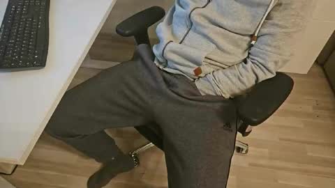 tree1989 online show from March 3, 7:45 pm