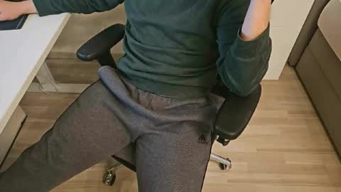 tree1989 online show from February 3, 7:00 pm