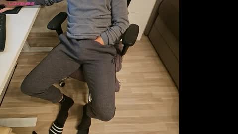 tree1989 online show from October 14, 6:26 pm