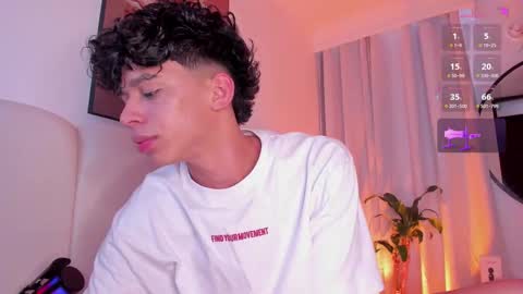 Snapshot of twink_lion chatting on October 1, 9:08 pm Lion online show from October 1, 9:08 pm