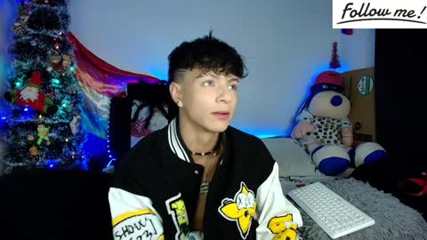 Snapshot of twink_sebas_ chatting on December 17, 4:45 am Bad boy sebastian online show from December 17, 4:45 am