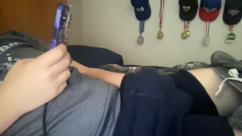 Snapshot of twinkmikexxx12 chatting on February 14, 3:26 pm mike online show from February 14, 3:26 pm