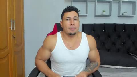 tyler_hank1 online show from June 4, 6:36 pm