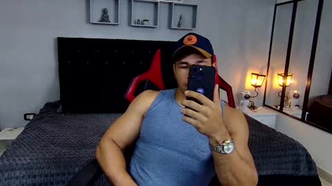 tyler_hank1 online show from December 23, 12:25 am