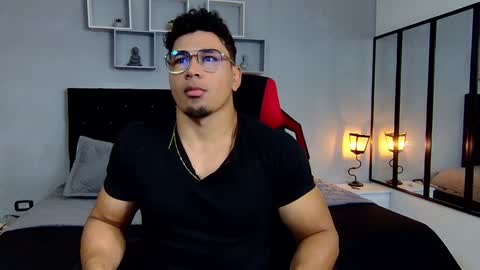 tyler_hank1 online show from January 10, 11:11 am