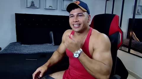 tyler_hank1 online show from February 10, 11:13 pm