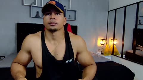 tyler_hank1 online show from January 7, 11:22 am