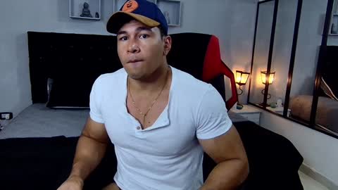 tyler_hank1 online show from January 26, 11:08 pm