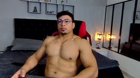 tyler_hank1 online show from December 10, 10:28 am