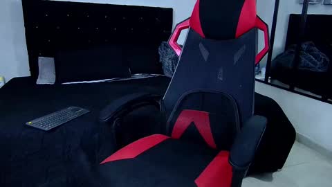 tyler_hank1 online show from February 11, 11:32 am