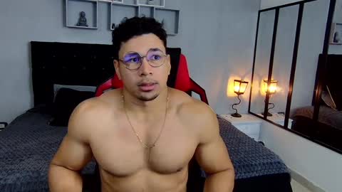 tyler_hank1 online show from December 9, 10:11 am