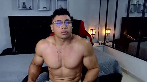 tyler_hank1 online show from March 7, 10:45 am