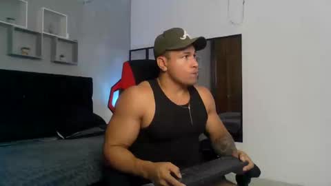 tyler_hank1 online show from September 19, 10:09 pm