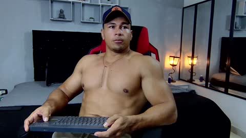 tyler_hank1 online show from February 6, 12:05 pm