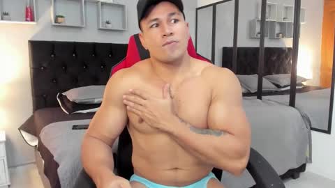 tyler_hank1 online show from January 9, 8:03 pm