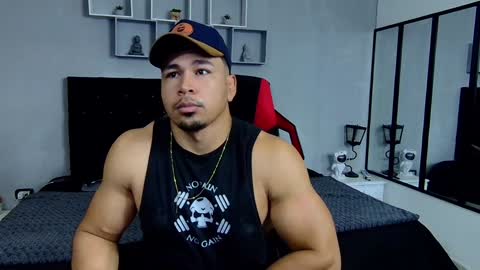 tyler_hank1 online show from December 29, 11:29 am