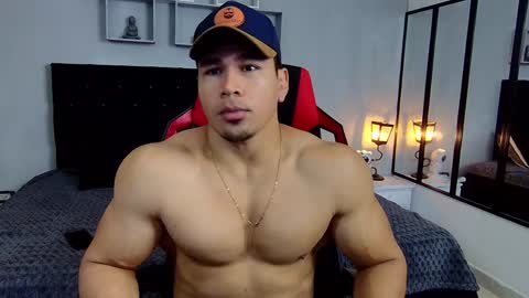 tyler_hank1 online show from December 19, 1:51 pm