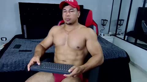 tyler_hank1 online show from February 24, 11:43 am