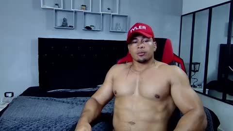 tyler_hank1 online show from February 23, 11:04 pm