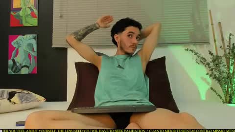 Snapshot of tylergiuseppe_ chatting on March 6, 10:15 pm tylergiuseppe_ online show from March 6, 10:15 pm