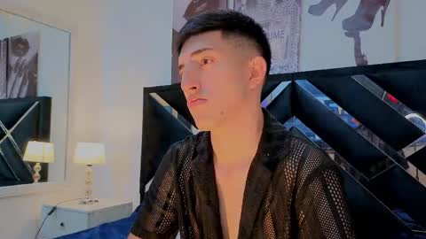 un_sluttyy online show from April 15, 11:54 am