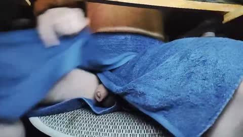 Under the desk online show from November 22, 9:47 pm