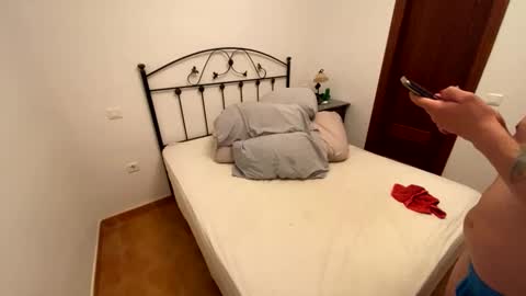 Manu online show from December 6, 9:10 am