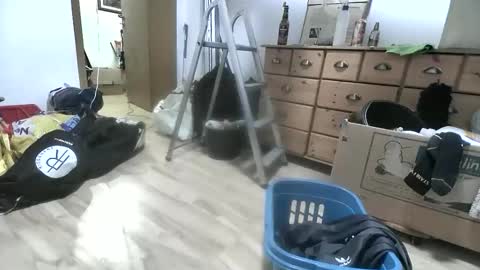 BamBam online show from April 28, 7:07 pm