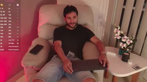 Snapshot of valentinoford chatting on February 22, 2:17 am Valentino online show from February 22, 2:17 am