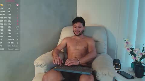 Snapshot of valentinoford chatting on March 11, 10:09 pm Valentino online show from March 11, 10:09 pm