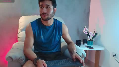 Snapshot of valentinoford chatting on March 4, 12:39 am Valentino online show from March 4, 12:39 am