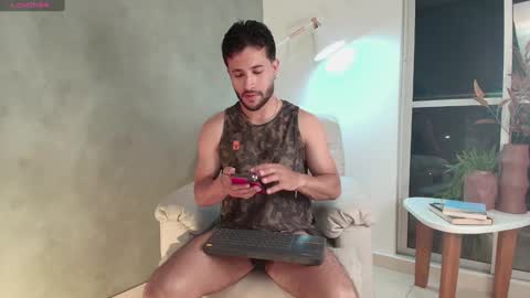 Snapshot of valentinoford chatting on January 18, 4:52 am Valentino online show from January 18, 4:52 am