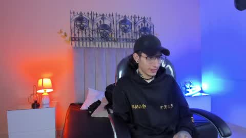 vergil_noir online show from May 19, 4:08 am