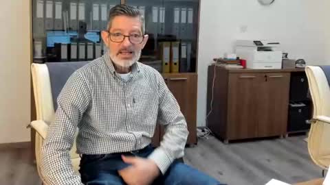 Snapshot of verifly chatting on December 31, 10:37 am Victor online show from December 31, 10:37 am