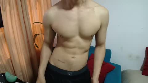 versatileguuy online show from April 5, 9:44 pm