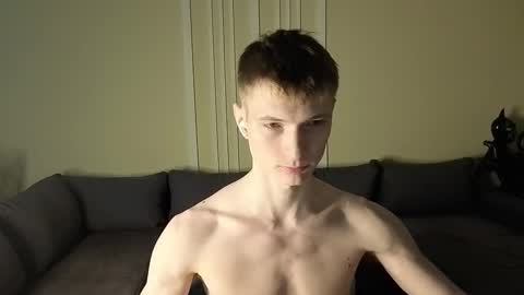 Max online show from November 23, 9:15 pm