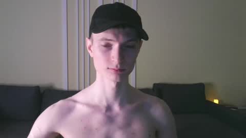 Max online show from December 25, 3:28 pm