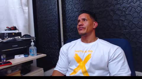 Snapshot of viktorherrera chatting on January 29, 6:39 pm Viktor Herrera online show from January 29, 6:39 pm
