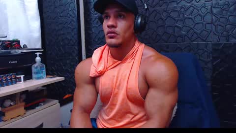 Snapshot of viktorherrera chatting on December 19, 3:19 pm Viktor Herrera online show from December 19, 3:19 pm