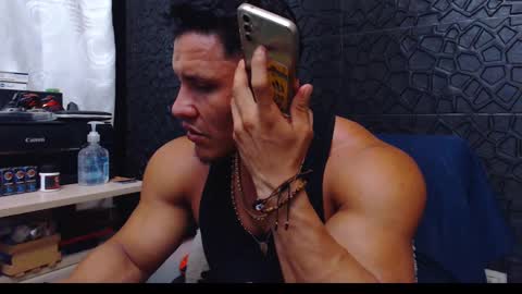 Snapshot of viktorherrera chatting on December 14, 6:41 pm Viktor Herrera online show from December 14, 6:41 pm
