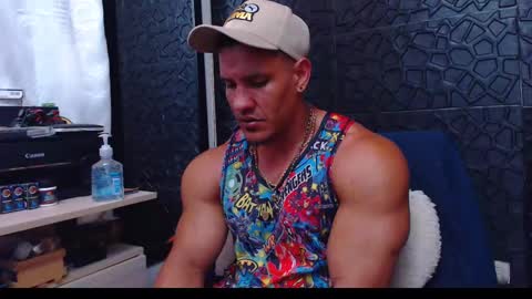 Snapshot of viktorherrera chatting on December 11, 3:00 pm Viktor Herrera online show from December 11, 3:00 pm