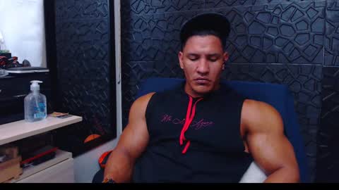 Snapshot of viktorherrera chatting on December 4, 2:59 pm Viktor Herrera online show from December 4, 2:59 pm