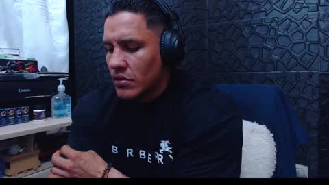 Snapshot of viktorherrera chatting on December 16, 7:00 pm Viktor Herrera online show from December 16, 7:00 pm