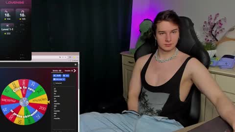 Snapshot of vincent__strong chatting on October 20, 9:46 am Vincent Strong online show from October 20, 9:46 am