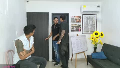 voyeurism_guys online show from April 14, 11:37 pm