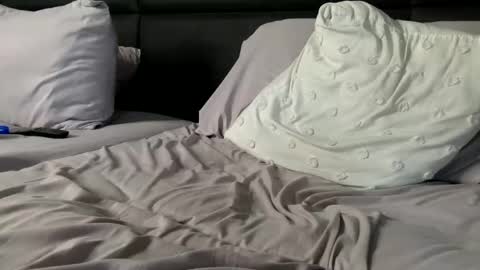 Enjoy guys of all ages if you are not on cam please dont ask for requests if i dont respond dont think im ignoring you i online show from September 15, 4:30 pm